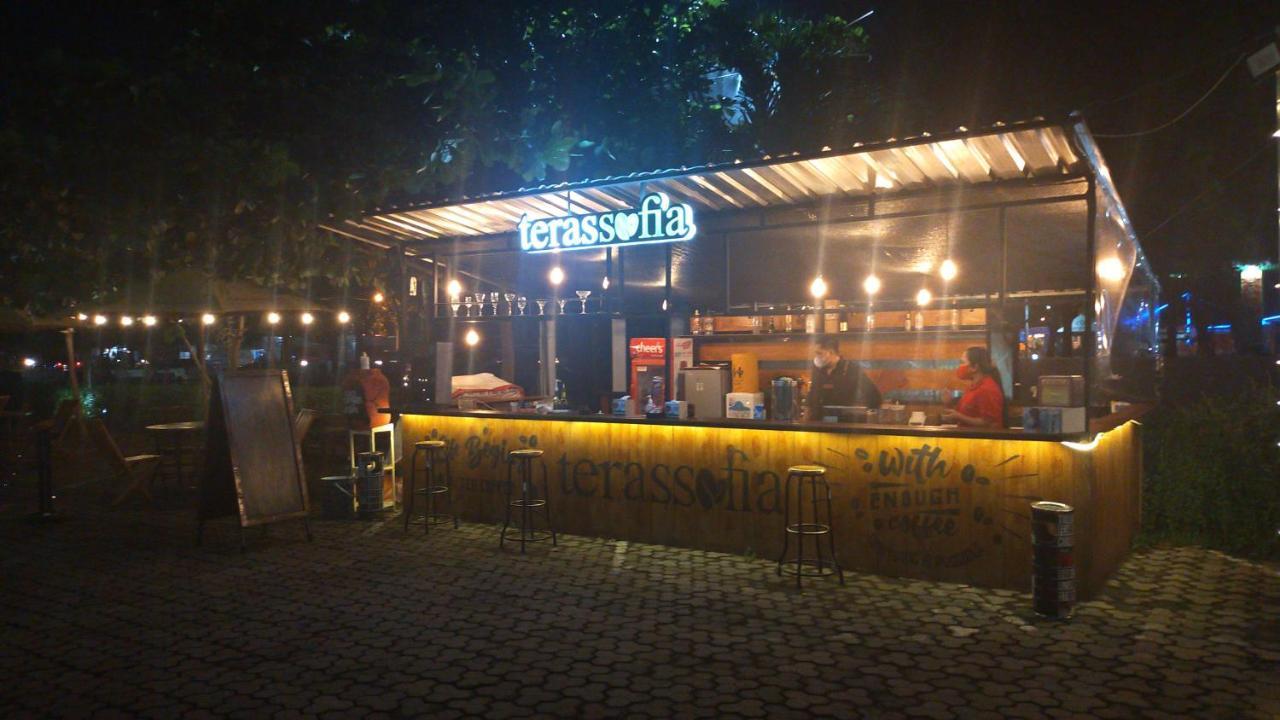 Hotel Sofia Juanda Surabaya Сидоарджо Экстерьер фото