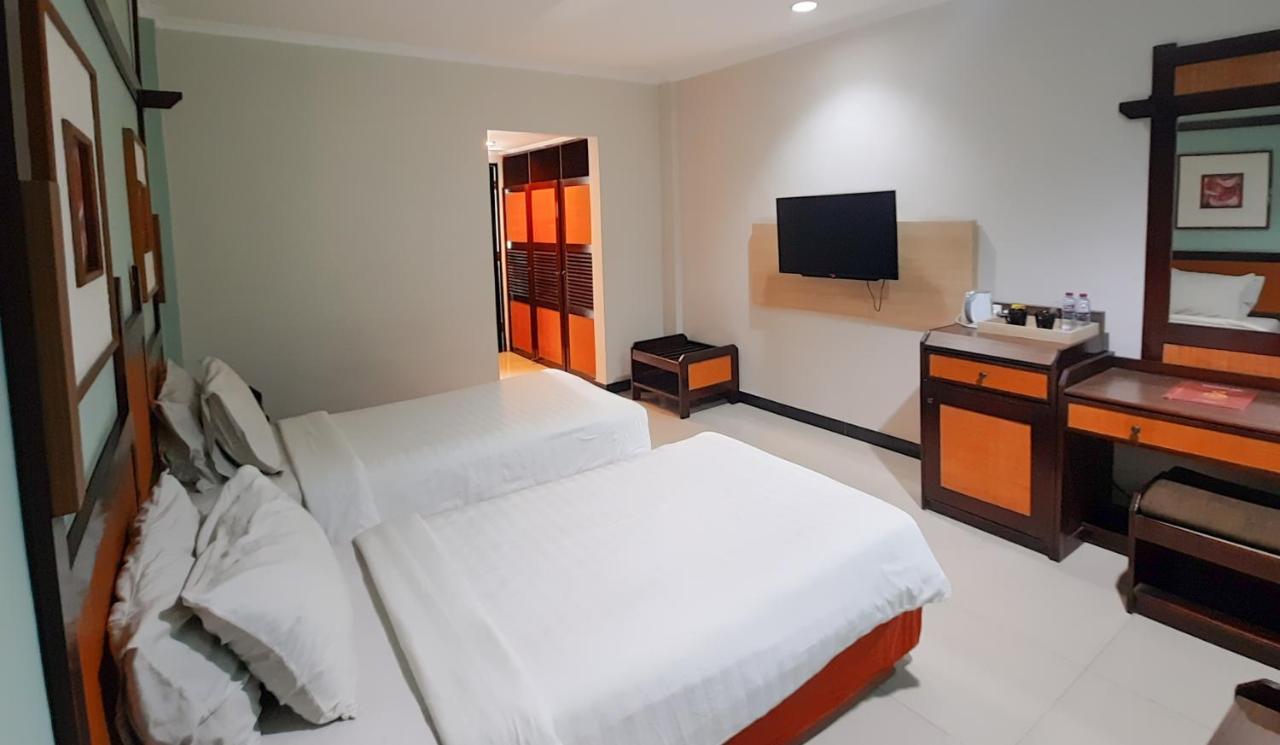 Hotel Sofia Juanda Surabaya Сидоарджо Экстерьер фото