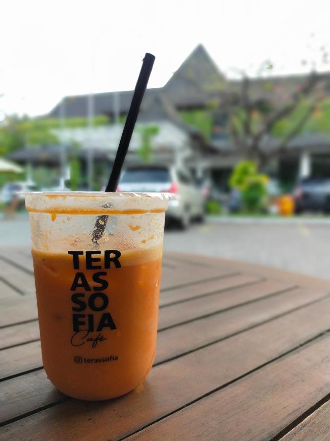 Hotel Sofia Juanda Surabaya Сидоарджо Экстерьер фото