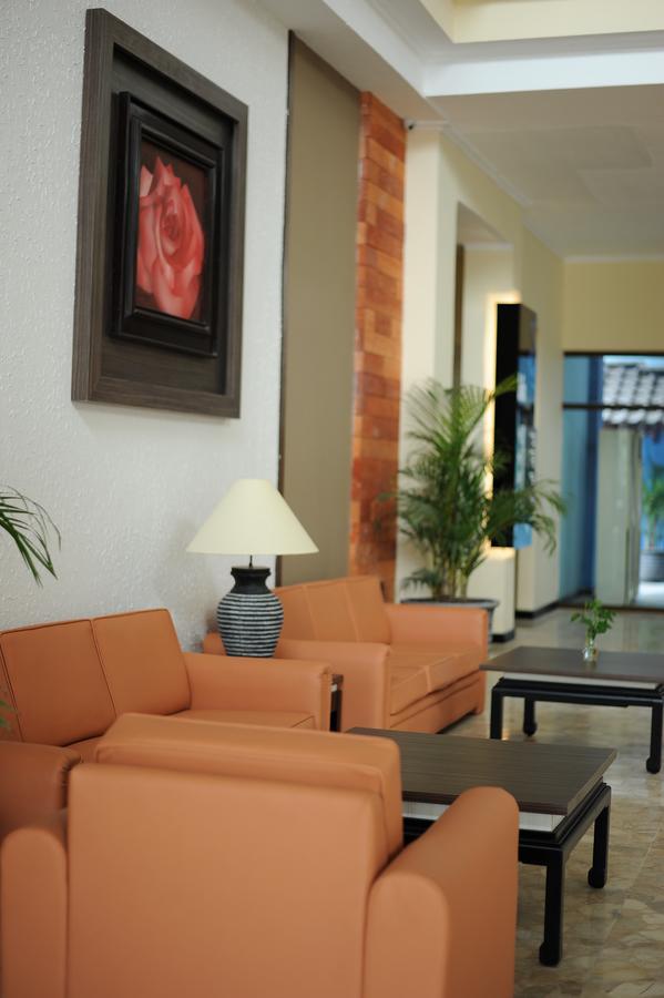 Hotel Sofia Juanda Surabaya Сидоарджо Экстерьер фото