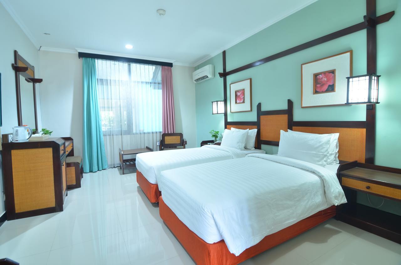 Hotel Sofia Juanda Surabaya Сидоарджо Экстерьер фото