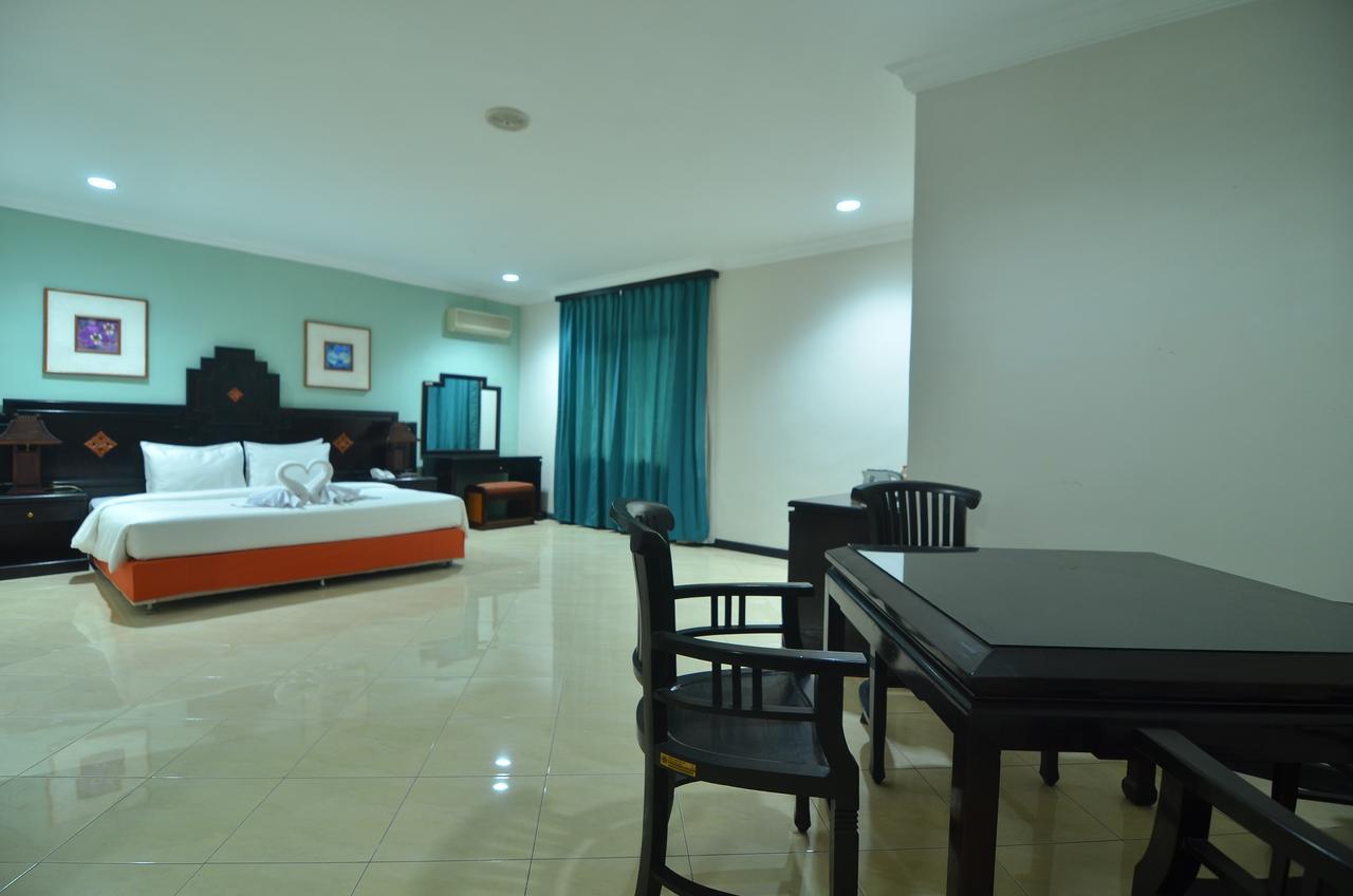 Hotel Sofia Juanda Surabaya Сидоарджо Экстерьер фото