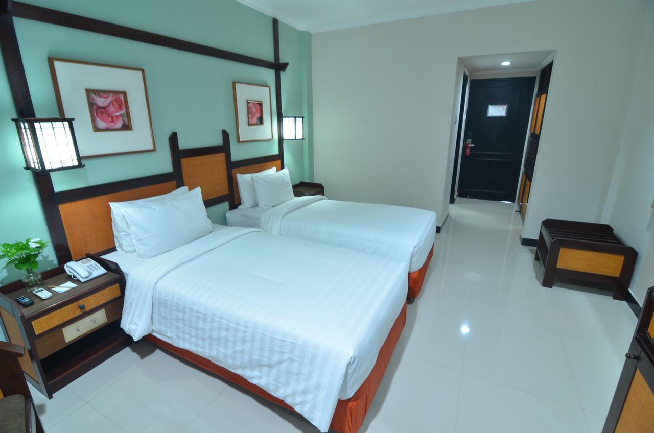 Hotel Sofia Juanda Surabaya Сидоарджо Экстерьер фото