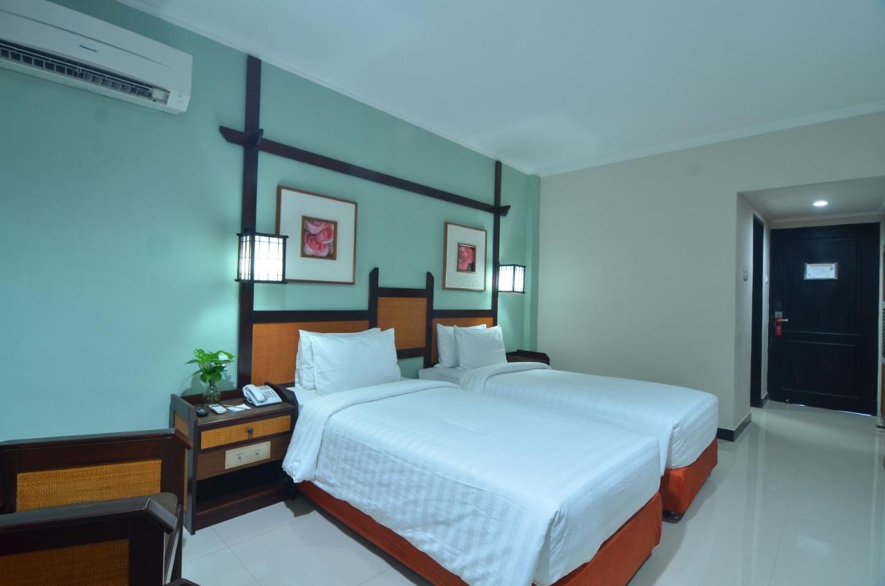 Hotel Sofia Juanda Surabaya Сидоарджо Экстерьер фото