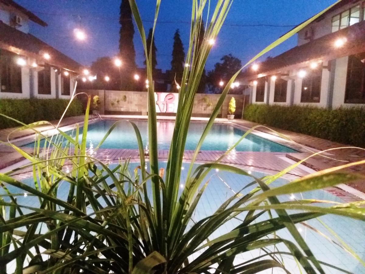 Hotel Sofia Juanda Surabaya Сидоарджо Экстерьер фото