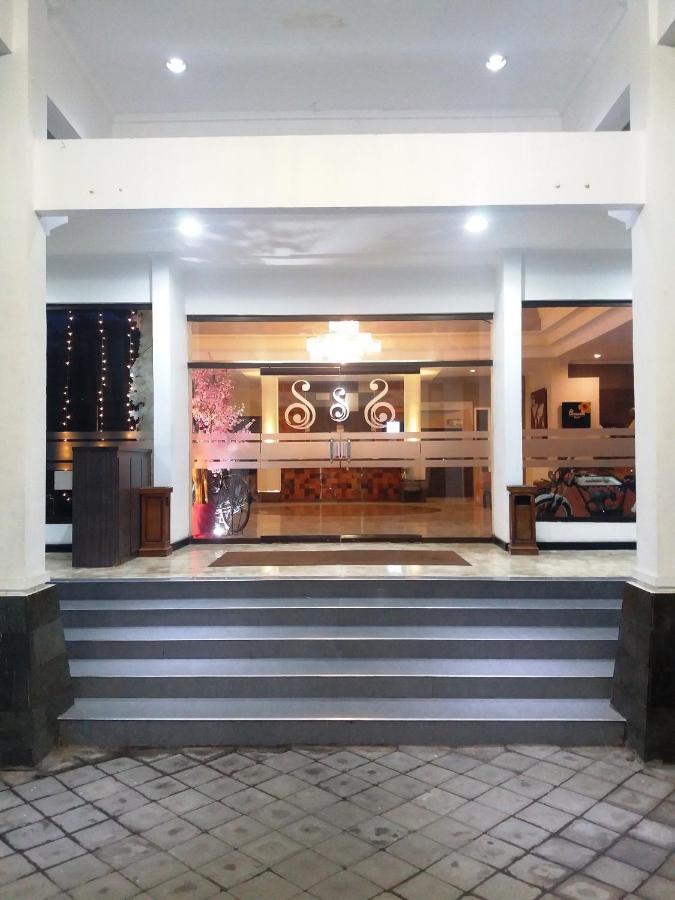 Hotel Sofia Juanda Surabaya Сидоарджо Экстерьер фото